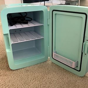 Facetory mini skincare fridge in Mint